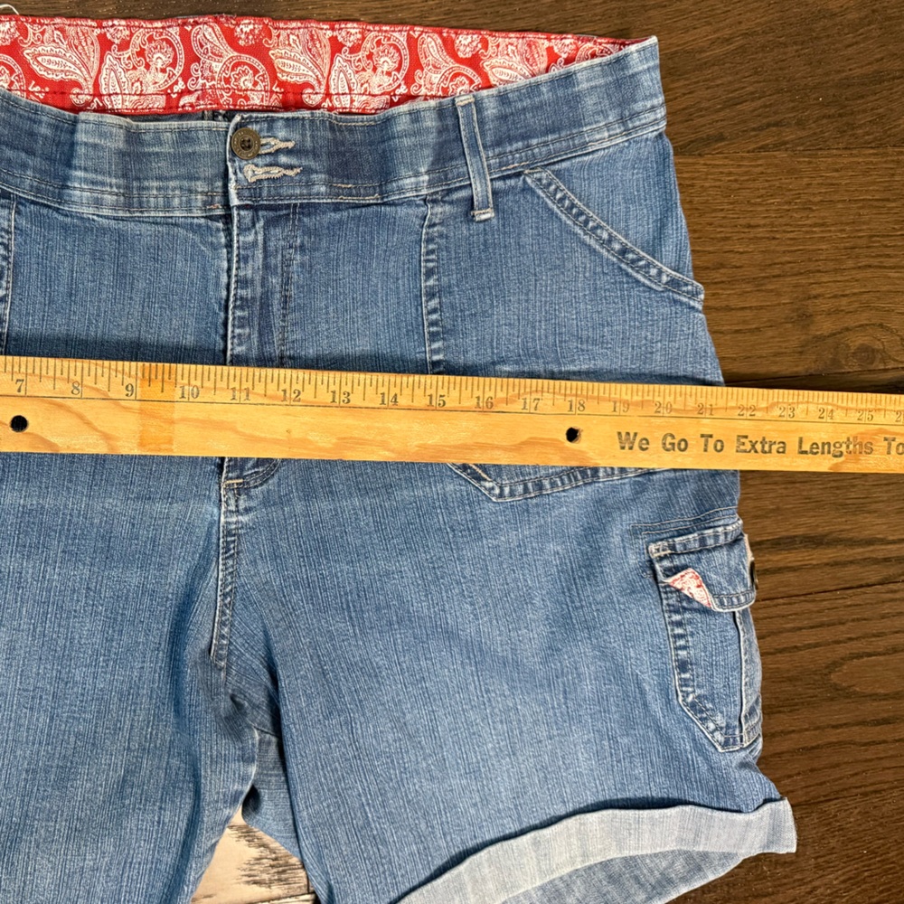 Lee Women's Comfort Waistband Shorts‎ Stretch Denim Sz 18 Plus Cargo Pockets Y2k - Picture 8 of 10